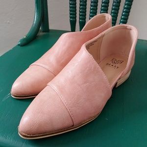 Blush Carter Flat